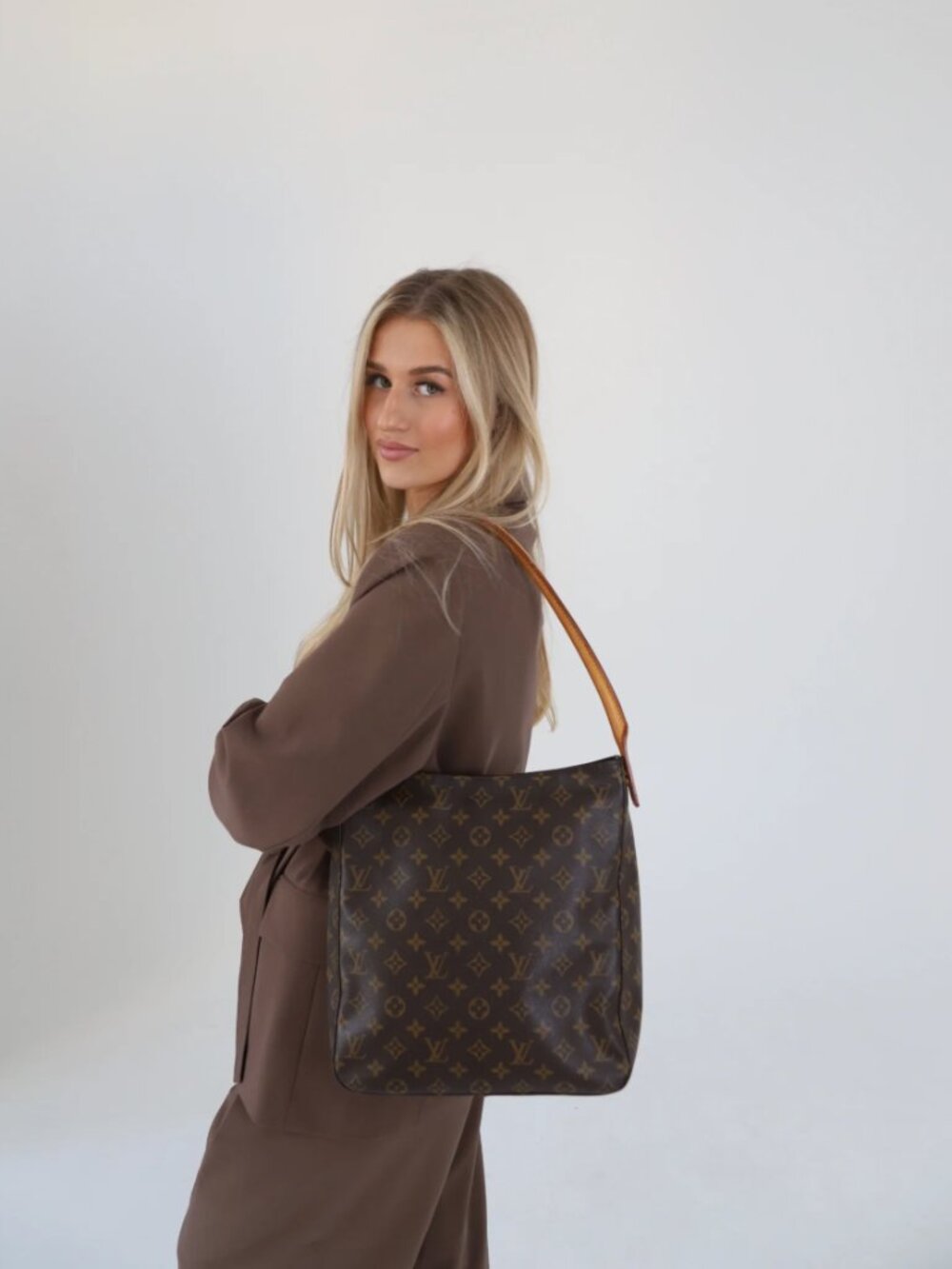 👀  Louis Vuitton Looping GM Shoulder Bag – Authentic